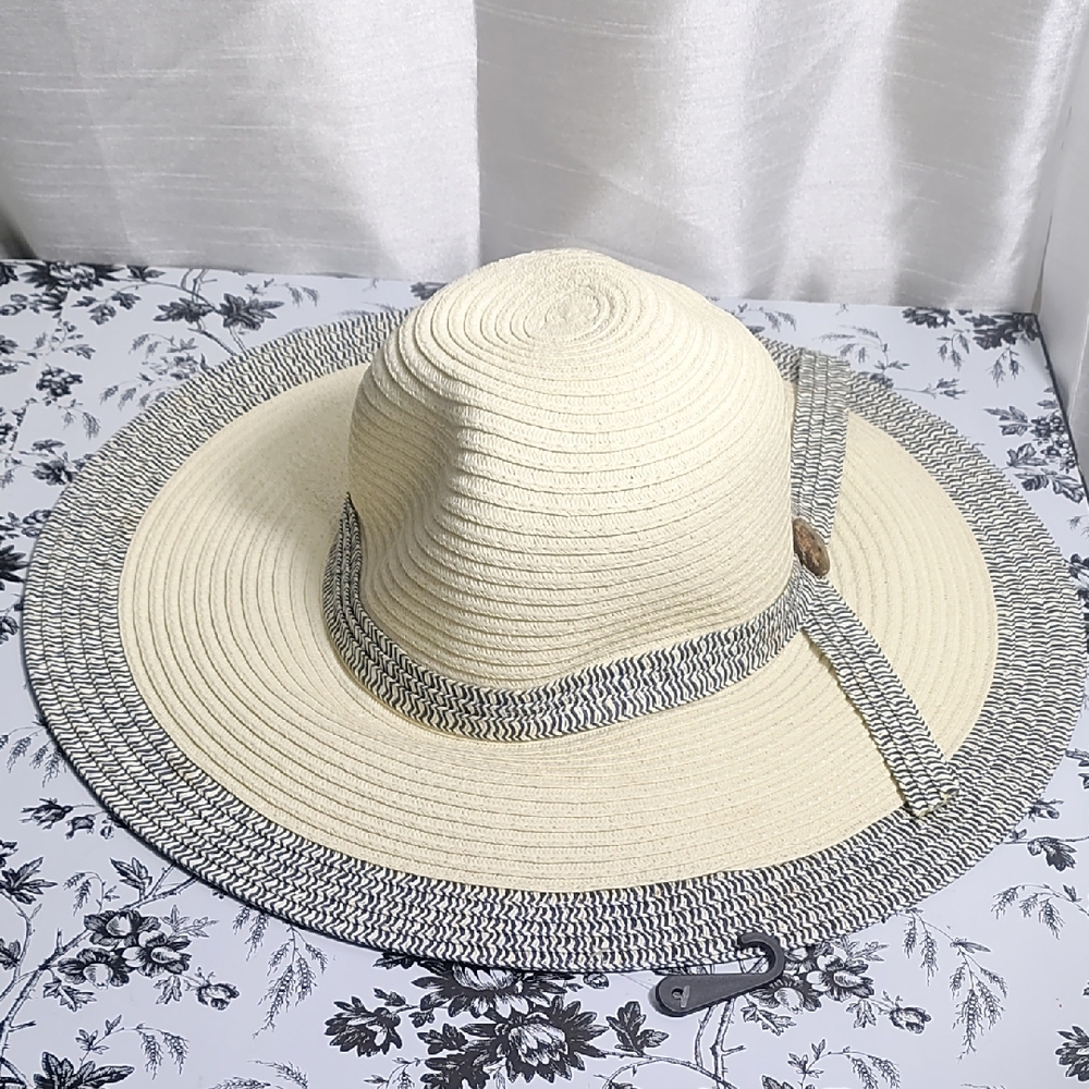 Cost Plus World Market‎ Cream and Gray Women's Hat